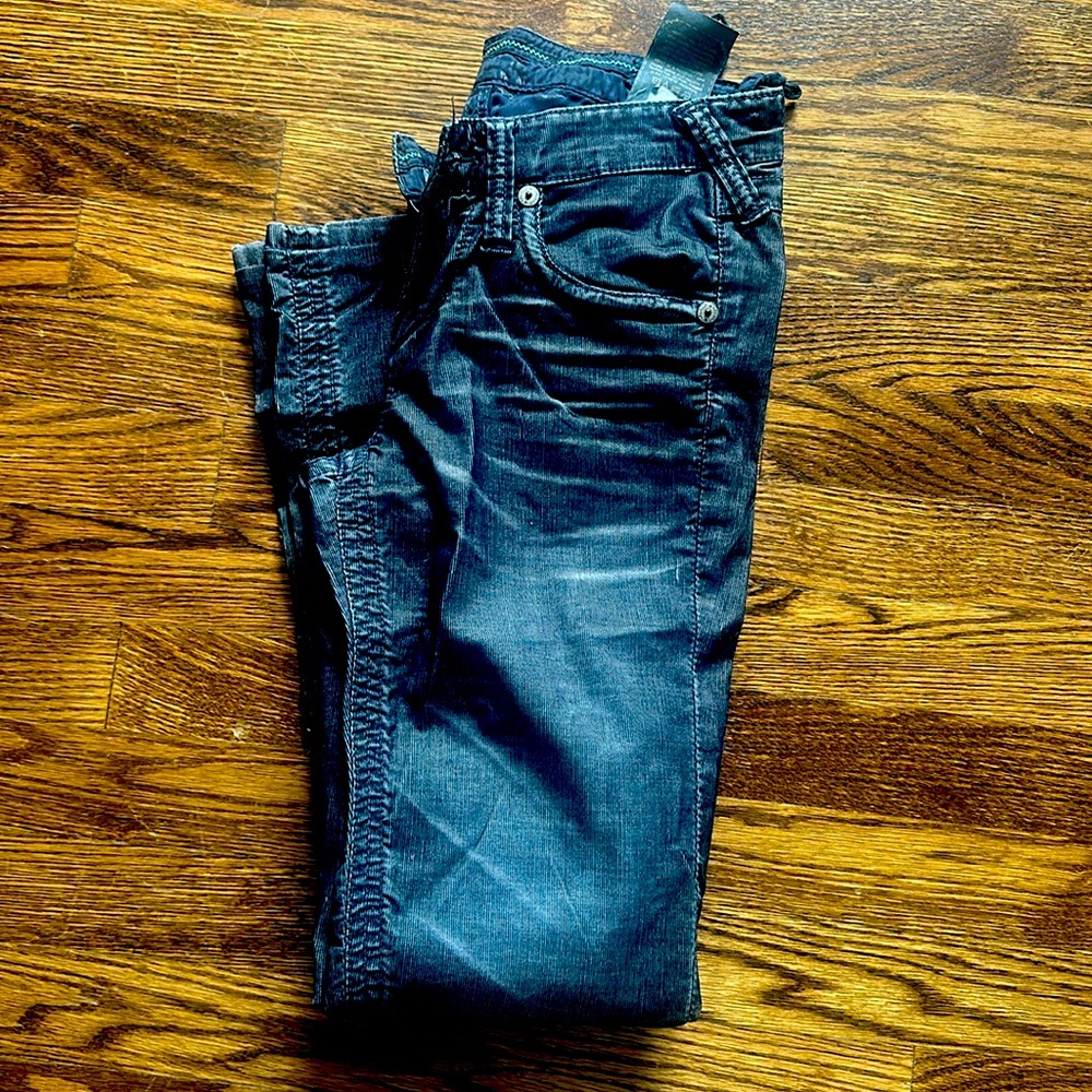 Stitches, skinny jeans